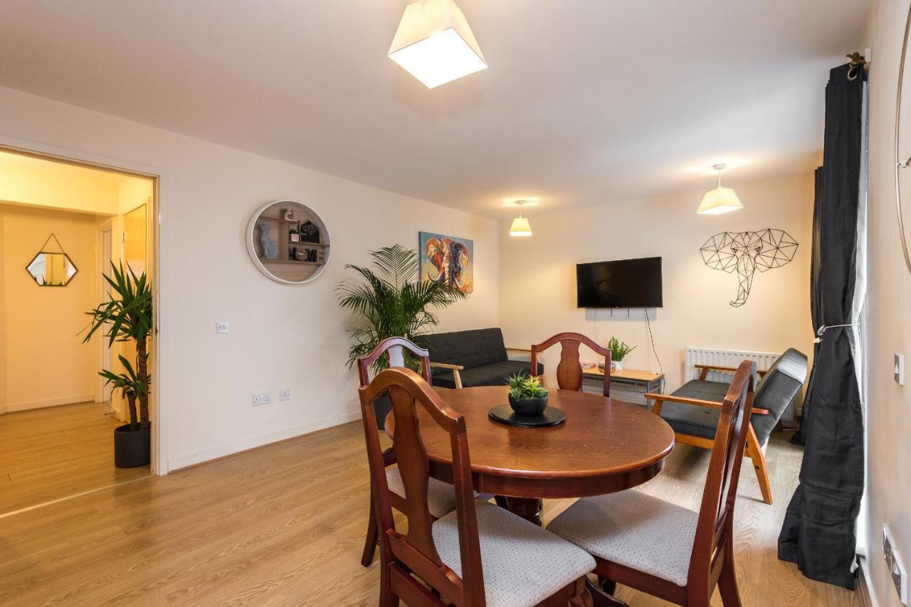 Elegant 2 Bedroom City Centre Apartment - Free Parking - Private Balcony Edinburgh Exterior photo