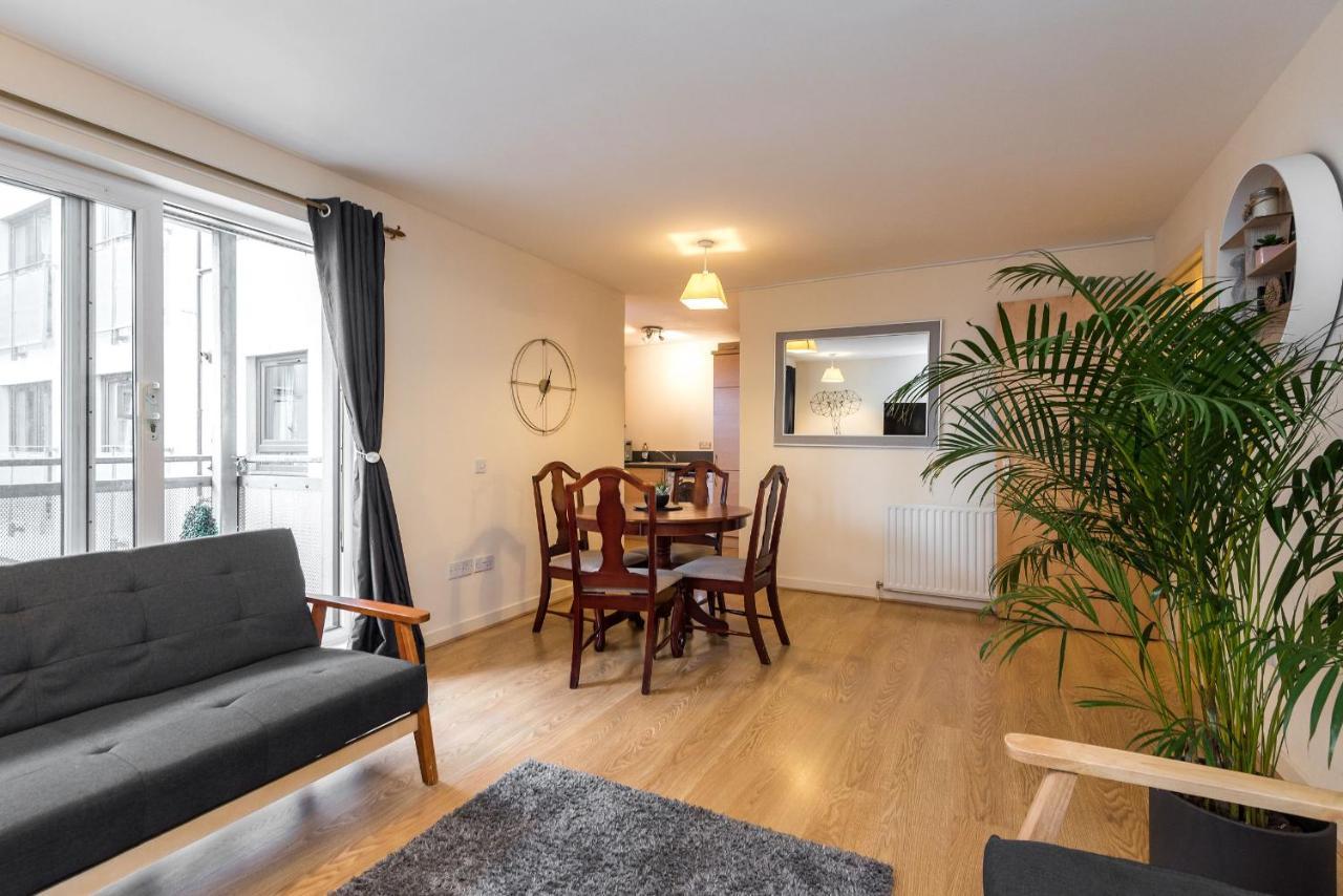 Elegant 2 Bedroom City Centre Apartment - Free Parking - Private Balcony Edinburgh Exterior photo