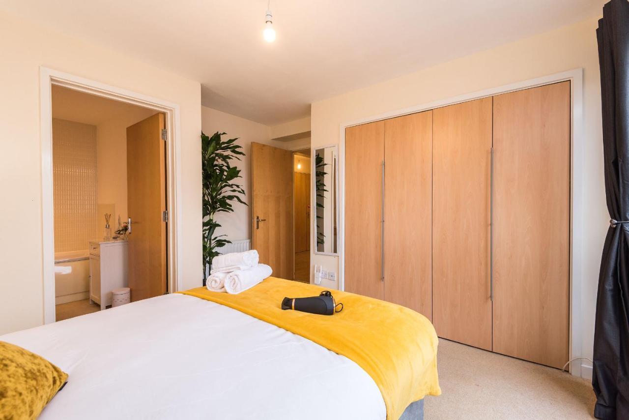 Elegant 2 Bedroom City Centre Apartment - Free Parking - Private Balcony Edinburgh Exterior photo