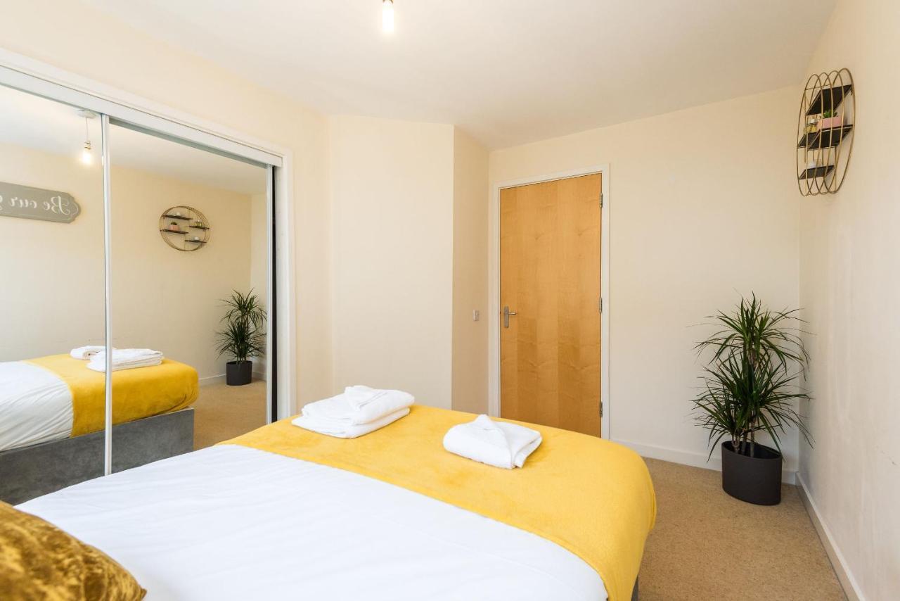 Elegant 2 Bedroom City Centre Apartment - Free Parking - Private Balcony Edinburgh Exterior photo