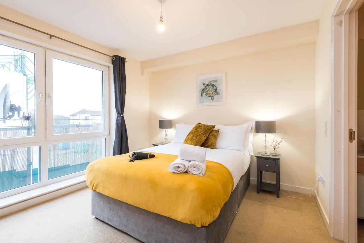 Elegant 2 Bedroom City Centre Apartment - Free Parking - Private Balcony Edinburgh Exterior photo